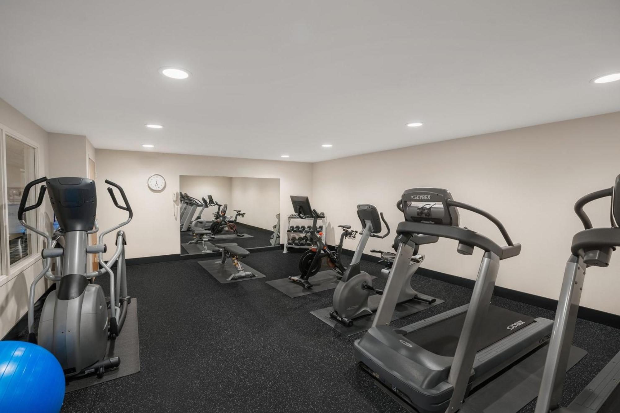 Holiday Inn Express & Suites Hayward By Ihg Bagian luar foto