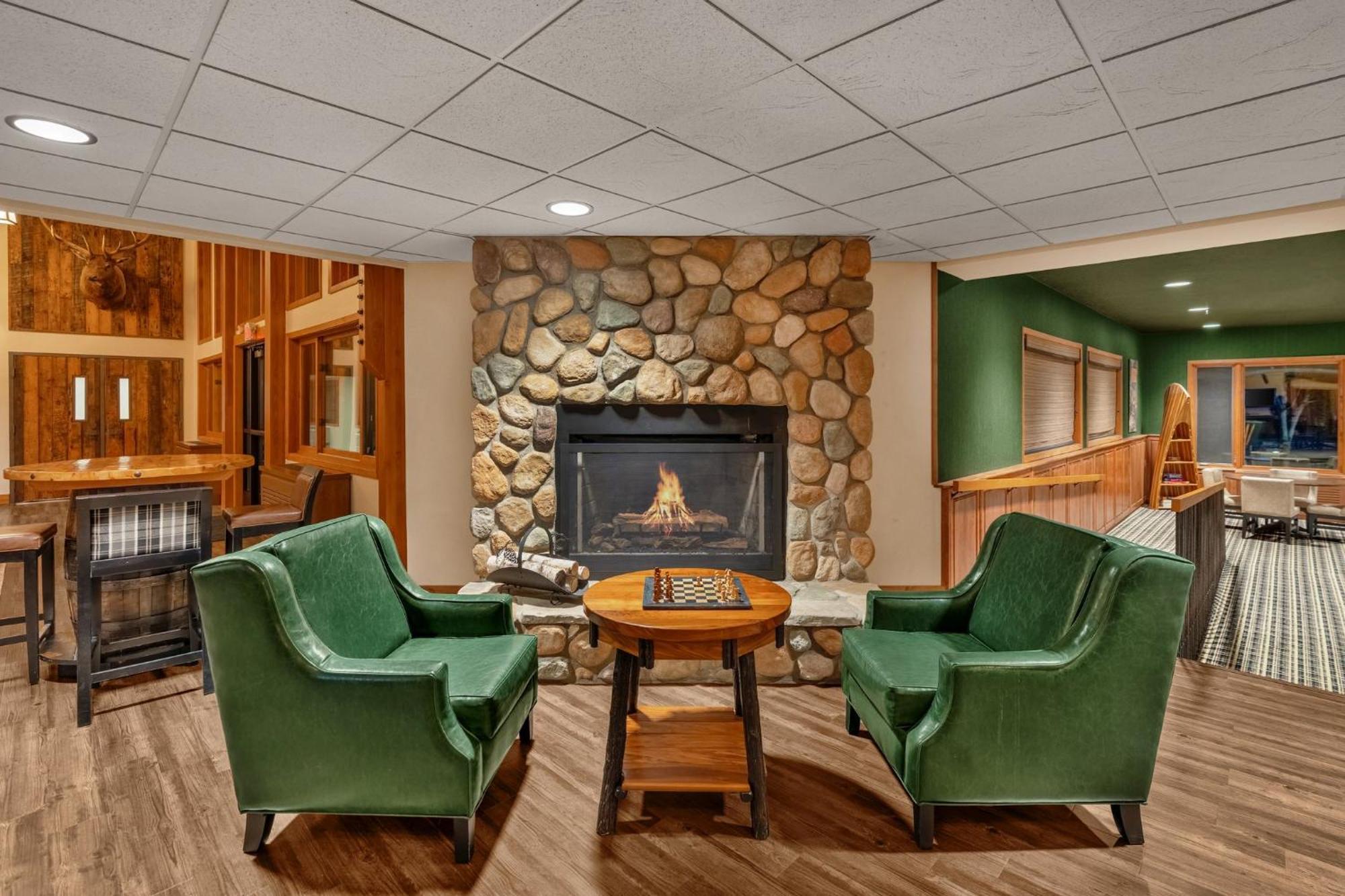 Holiday Inn Express & Suites Hayward By Ihg Bagian luar foto
