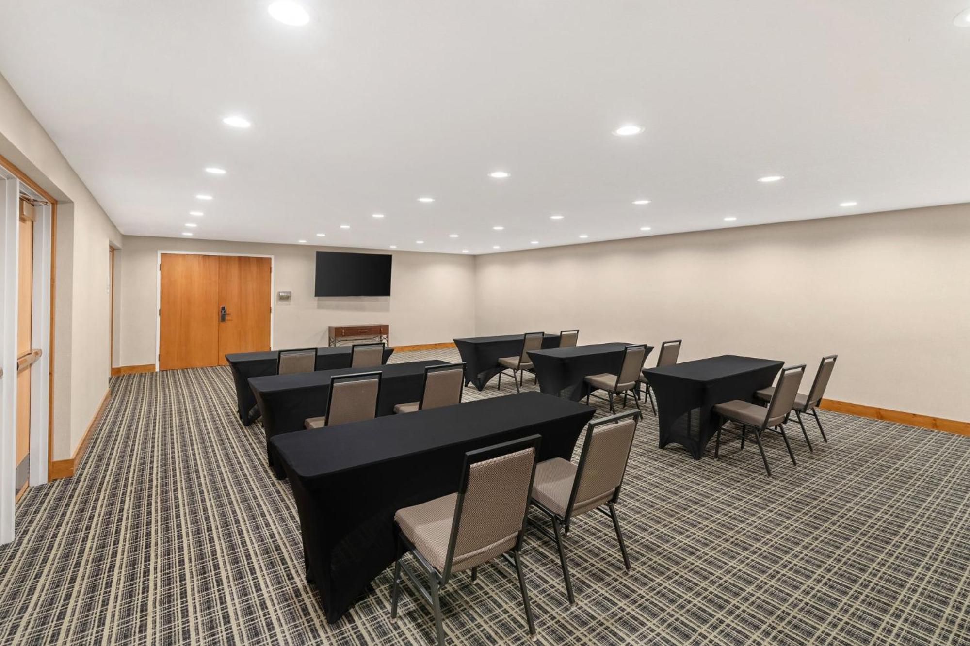 Holiday Inn Express & Suites Hayward By Ihg Bagian luar foto