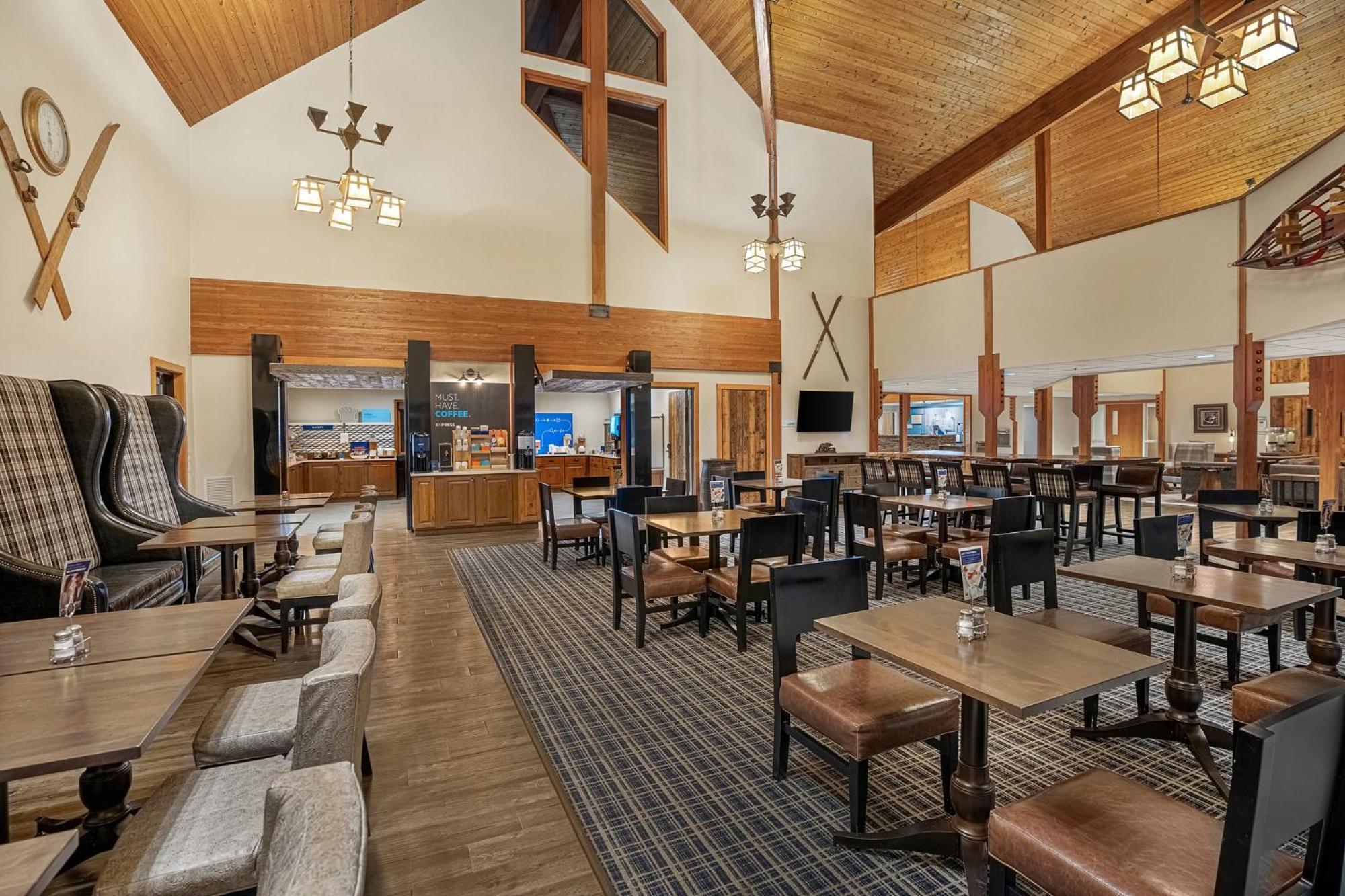 Holiday Inn Express & Suites Hayward By Ihg Bagian luar foto