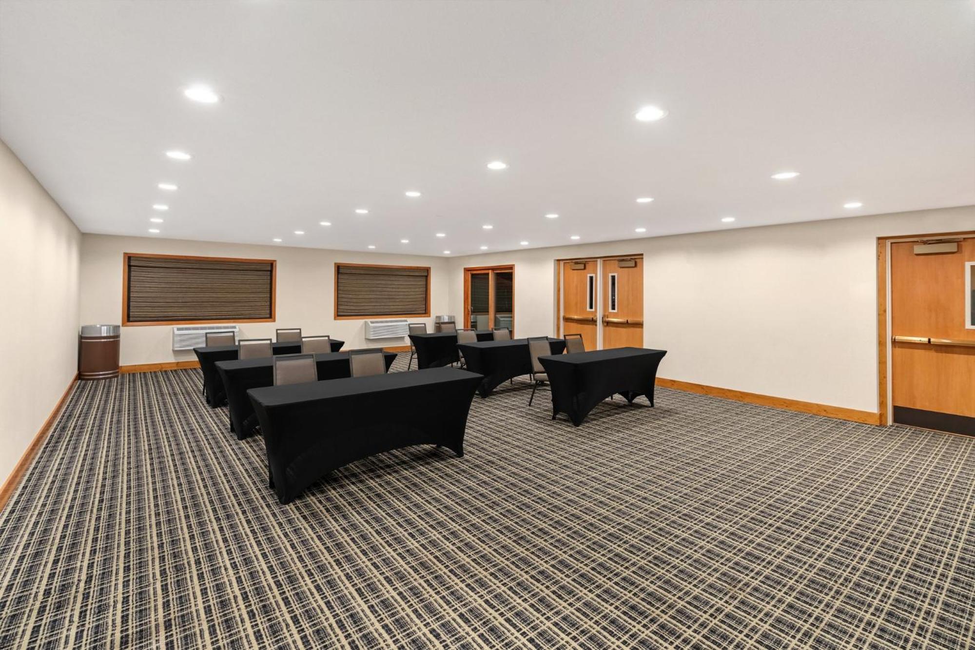Holiday Inn Express & Suites Hayward By Ihg Bagian luar foto