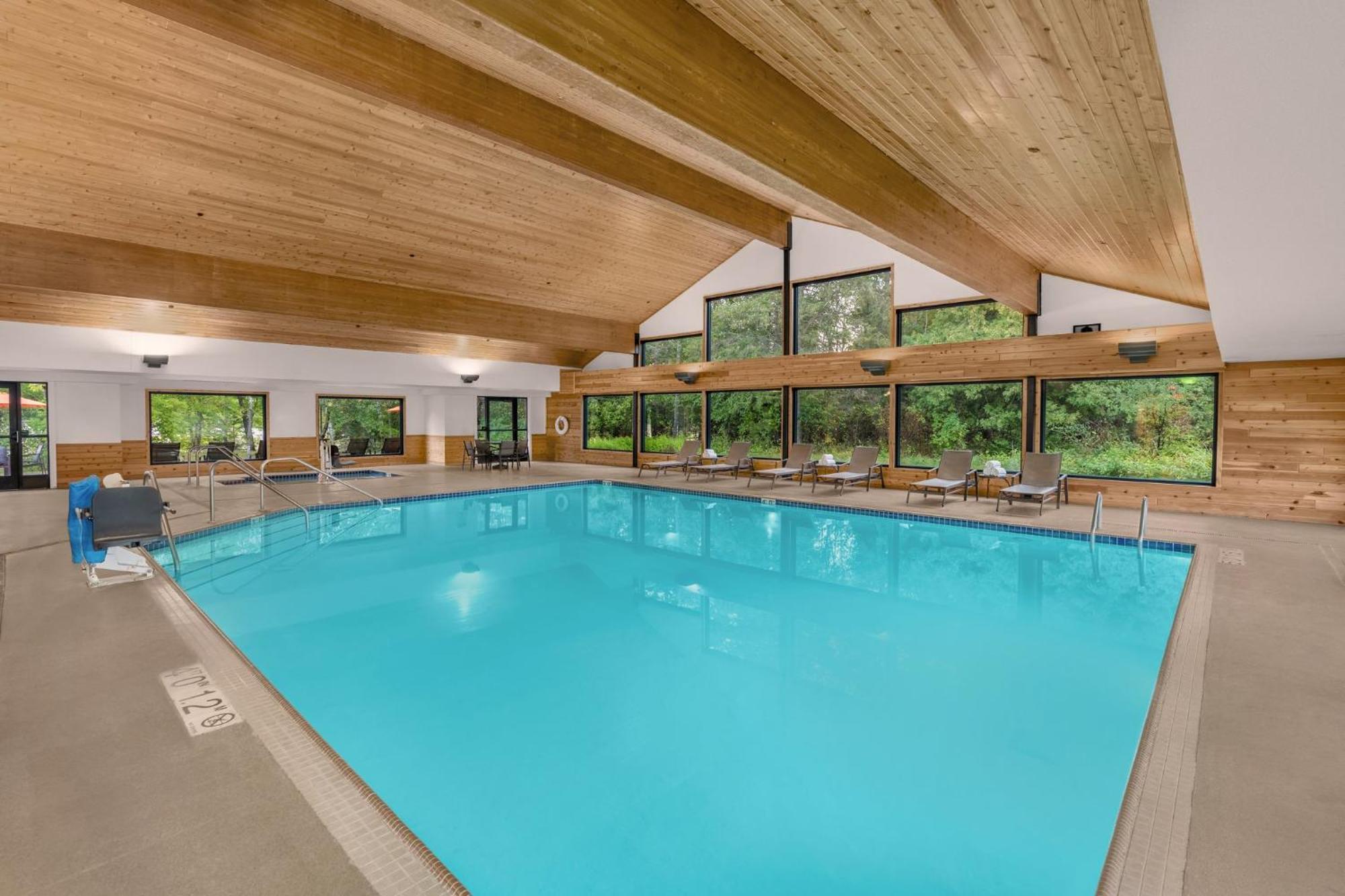 Holiday Inn Express & Suites Hayward By Ihg Bagian luar foto