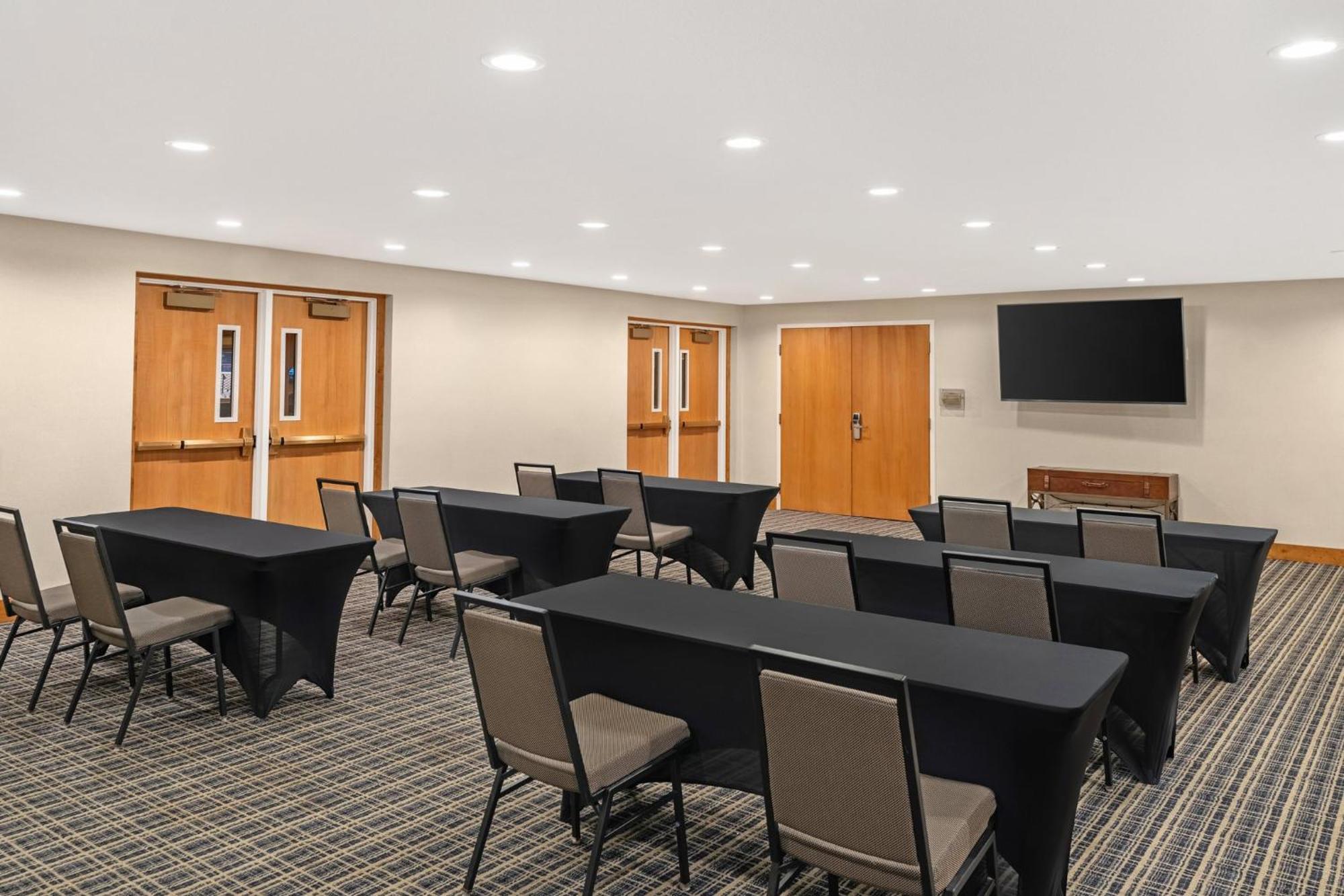 Holiday Inn Express & Suites Hayward By Ihg Bagian luar foto