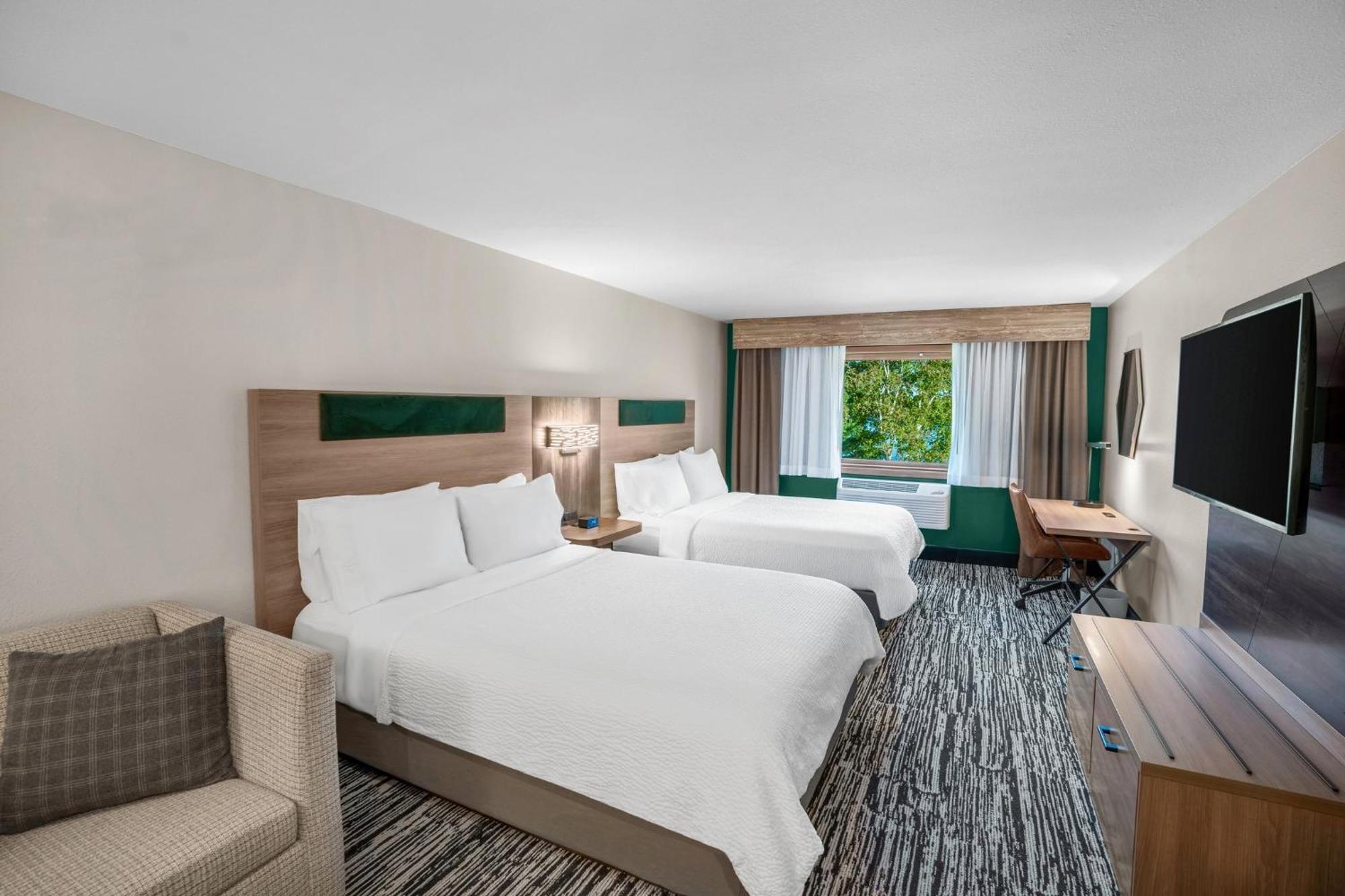 Holiday Inn Express & Suites Hayward By Ihg Bagian luar foto